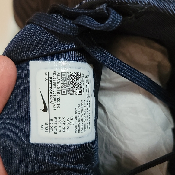 NIKE AIR MAX 720 - Picture 4 of 6